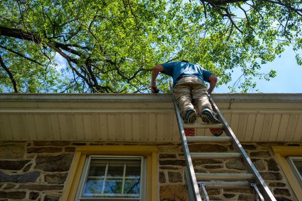 Industrial Gutter Cleaning in Santa Maria